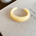 Bracelet jonc élégant en acrylique crème marbré avec une finition brillante pour femme - Style Rond (31#) / Jaune Marbré
