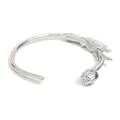 Elegante brazalete abierto de acero inoxidable plateado con diseño de flor de tulipa - Brazalete de Flor - Color Acero