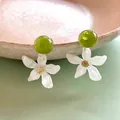 Elegant vintage green round bead and white flower drop earrings for women, silver needles - 38# Vintage Flower Pendant Style / Silver / White-Green