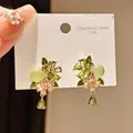 Elegant vintage-style floral drop earrings featuring green and champagne crystals - 40# Flower Petal Drop Earrings / Gold-Green