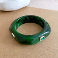 Luxe smaragdgroene hars armband met sprankelende kristallen voor dames. - Groen