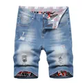 Short en jean bleu clair pour homme avec déchirures, éclaboussures et doublure à motif chic. - 38 / Style Déchiré Distressed (666#)