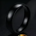 Anello in acciaio al titanio nero lucido per donna con un design a cupola minimalista chic. - Misura 6 / 6mm di Larghezza / Nero