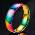 Een levendige regenboog titanium stalen ring met een gepolijste gouden binnenkant - Maat 5 / 6mm Breedte / Kleurrijk