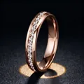 Bague d'éternité en acier inoxydable or rose avec cristaux sertis - Taille 6 / Demi-rangée de Strass (18-D-1) / Or rose