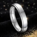 Minimalistischer Ring aus Titanstahl in Silber mit gebürstetem Matt-Finish und Mittelrille - Größe 7 / 4mm双台阶拉丝磨砂款 / Silber