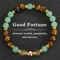 Gedetailleerde macro-opname van tijgeroog en groene aventurijn rijkdom armbandje - Tijgeroog Aventurijn Rozegouden Bal Stijl (Good Fortune)