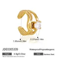 Vue détaillée du protège-oreille doré avec zircon blanc et spécifications. - Clip d'Oreille Enveloppant (JDE0305339)