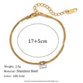 Detail eines 18 Karat vergoldeten doppelreihigen Schlangenketten-Armbands mit Knoten - Gold
