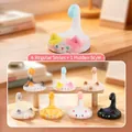 Collection complète de sept figurines de chat en résine colorées pour le bureau - A171 Support de Téléphone Meow Meow Boîte 6 / 1pc Aléatoire