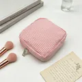 Trousse à maquillage en seersucker à rayures roses pour voyage et serviettes hygiéniques. - Rose rose
