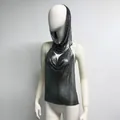 Haut licou en maille métallique gris foncé avec capuche assortie pour tenue de rave - S (Taille Unique) / Métal canon