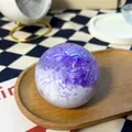 Transparenter lila und weißer Stressball zur Entspannung und sensorischen Handmassage - Violettes Crushed Ice Stil / 1 Stück