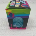 Buntes Regenbogen-Sensorik-Quetschspielzeug in Originalverpackung zur effektiven Stressbewältigung. - Regenbogen Süßigkeit im Karton Blau (6229253082895)