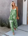 Mannequin chic posant dans une combinaison tie-dye verte et blanche à jambes larges - 3XL / Vert