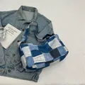 Vintage blaue Denim Patchwork Schachbrett Umhängetasche Kissentasche im Alltag - Blau