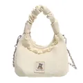 Elegante crèmewitte geplooide handtas met schattige berenpatch en metalen ketting - Wit