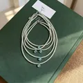 Collier de perles d'eau douce multi-rangs avec pendentifs gouttes bleues chic . - Collier de perles d'eau douce avec breloque goutte d'eau bleue (environ 40 cm)