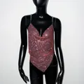 Débardeur sexy en mesh à strass roses avec chaîne, col en V profond et ourlet irrégulier - Taille unique / Rouge