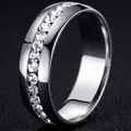 Bague en acier inoxydable argenté poli avec pierres de zircone serties pour femme - Taille 6 / Ton Acier (Une rangée de strass, 6mm, 8-B-4)