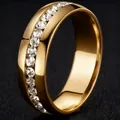 Bague élégante en acier inoxydable doré pour femme avec zircons cubiques incrustés - Taille 6 / Ton Or (Une rangée de strass, 6mm, 8-B-1)