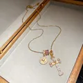 Luxuriöse vergoldete Kreuzkette mit Zirkon-Sternanhänger in einer Schmuckschatulle - Stil 1