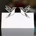Magnifique carte de place de mariage colibri découpée au laser pour les invités - Blanc