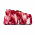 Detailansicht der rot-weißen marmorierten Acryl-Abendtasche mit Metallverschluss - Rot
