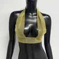 Elegantes, goldenes Neckholder-Top aus Strass-Mesh mit sexy rückenfreiem Detail. - S / Gold