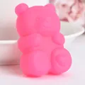 Vibrante orsetto rosa squishy con dettaglio cuore in rilievo per alleviare lo stress - Sacchetto OPP / Rosso