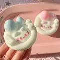 Simpatico giocattolo antistress in silicone a forma di maialino con dettaglio fragola - Crostata all'Uovo Gatto Blu