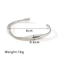 Bracciale rigido aperto in acciaio inossidabile argento, diametro 6 cm, peso 16g - Aerodinamico Irregolare - Argento (s438yin)