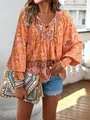 Détail d'une blouse bohème à manches longues pour femme avec col en V à fleurs - S / Hauts / Orange