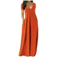Vue de face d'une robe longue orange à col en V profond avec poches. - S / Orange