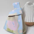 Kleine gebreide handtas met snoepkleuren en bloem-hartpatronen in lichtblauw - 058_060_hartvormig Blauw (90 G) / 20*35