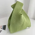 Sac à main tricoté vert fait main avec poignée nouée, petit sac cabas décontracté - 20x38cm / Vert Herbe Ajouré