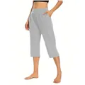 Detailansicht der grauen, locker sitzenden Damen-Caprihose mit praktischen Taschen - S / Hellgrau