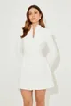 Elegantes weißes A-Linien-Kleid mit Stehkragen und einreihiger Knopfleiste vorne - S / Tops / Weiß
