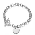 Gros plan du bracelet en acier inoxydable avec pendentif cœur et fermoir en T. - Bracelet Argenté (DZG151)
