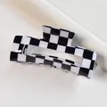 Pince à cheveux moderne à motif damier noir et blanc avec un design carré pour les femmes - Damier Noir et Blanc / Arc-en-ciel