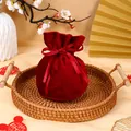 Elegante bolsa de regalo redonda de terciopelo rojo con cordón para bodas y eventos - Bolsa Básica / Burdeos