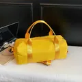 Bolsa de deporte amarilla vibrante de gran capacidad y bolso de viaje cruzado casual. - Amarillo / Grande