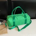 Bolsa de deporte de nailon verde vibrante con correa ajustable para hombro y viaje - Verde / Grande