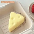Juguete squishy de queso simulado para el estrés con medidas 5,5x3,3x7,2 cm aquí - Queso Pequeño