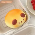 Lindo juguete blandito squishy de rebote lento con forma de pan amarillo, tamaño 9x8,5 cm - Perro de Pan