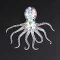 Transparant octopus stressspeelgoed gevuld met kleurrijke kralen op zwarte achtergrond - Gekleurde Kralen