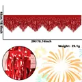Nahaufnahme der glänzenden roten Wellen-Lametta-Girlande für die Weihnachtsdekoration - Wellen-Stil / 50*200cm / Glänzendes Rot