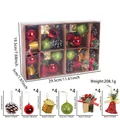 Set mit 24 mehrfarbigen Weihnachtsbaum-Anhängern mit Kugeln, Glocken und Zapfen. - 24-Teiliges Set / Bunt