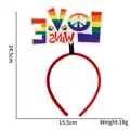 Detailansicht eines Regenbogen-Pride-Stirnbands mit LOVE WINS-Design und Größenangaben - Love Wins Stil