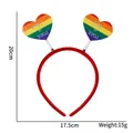 Vista dettagliata del cerchietto cuore arcobaleno con dimensioni 20cm x 17,5cm e 15g - Stile Cuore LOVE IS LOVE